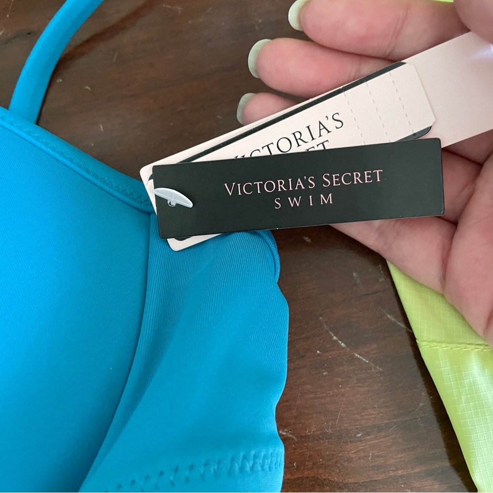 *NWT* VS Swim Top - Picture 9 of 10